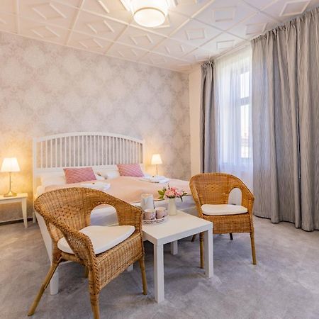 Hotel Amadeus Τσέσκε Μπουντεγιόβιτσε Εξωτερικό φωτογραφία